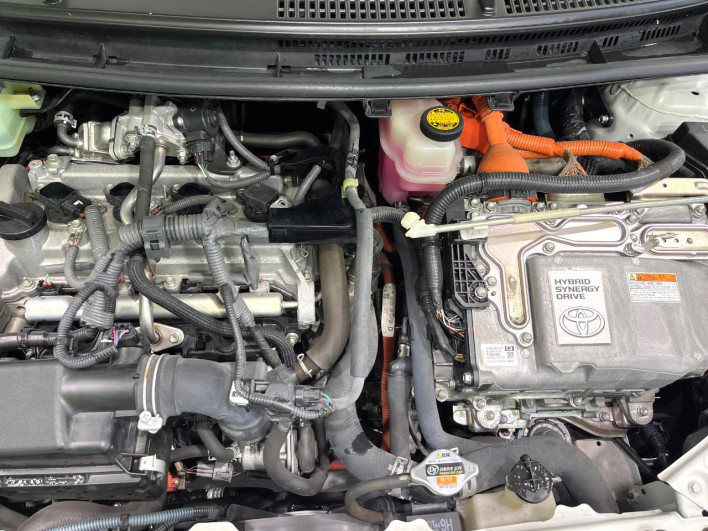 2015 Toyota Aqua DAA-NHP10 (UW-6a37567be03b1)[4]