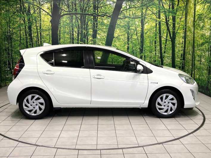 2015 Toyota Aqua DAA-NHP10 (UW-6a37567be03b1)[11]