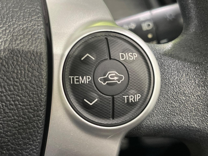 2015 Toyota Aqua DAA-NHP10 (UW-6a37567c4c912)[23]