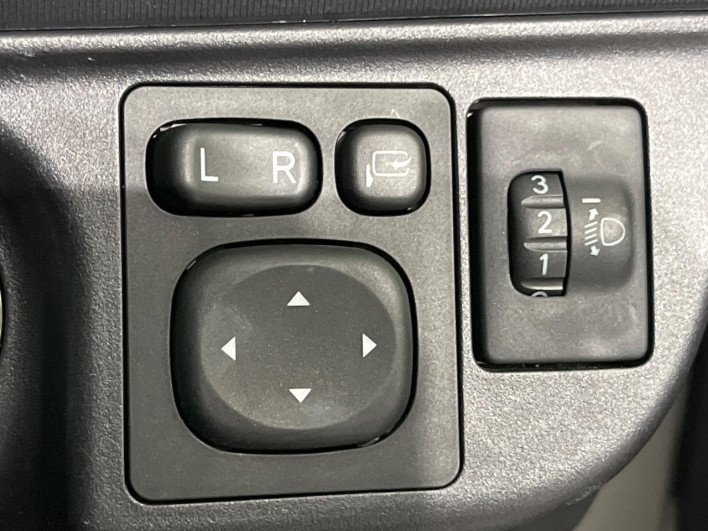 2015 Toyota Aqua DAA-NHP10 (UW-6a37567c4c912)[16]