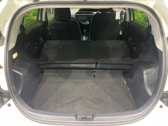 2015 Toyota Aqua DAA-NHP10 (UW-6a37567c4c912)[5]