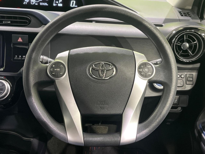 2015 Toyota Aqua DAA-NHP10 (UW-6a37567c4c912)[15]