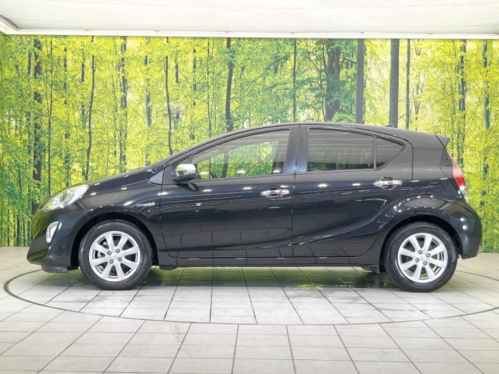 2015 Toyota Aqua DAA-NHP10 (UW-6a37567c6ecdc)[12]