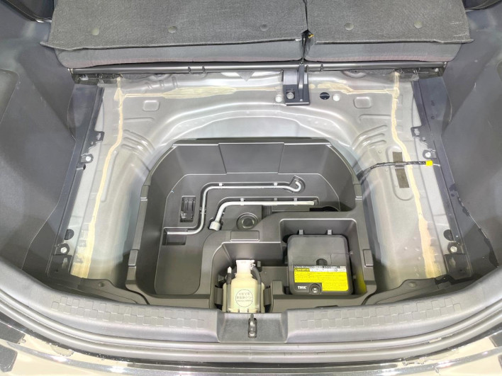 2015 Toyota Aqua DAA-NHP10 (UW-6a37567c6ecdc)[24]