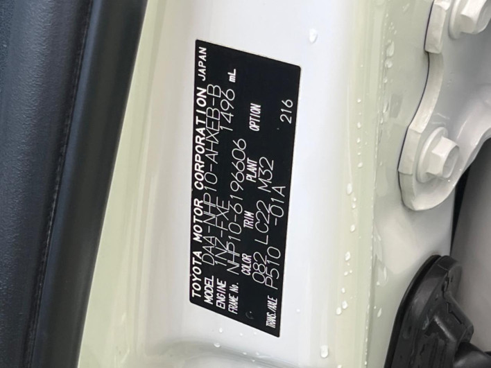 2013 Toyota Aqua DAA-NHP10 (UW-6a37567f9103a)[1]