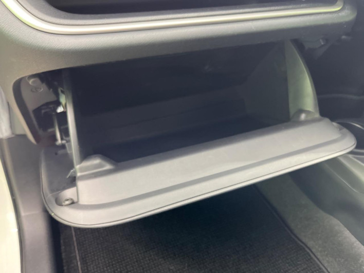 2013 Toyota Aqua DAA-NHP10 (UW-6a37567f9103a)[8]