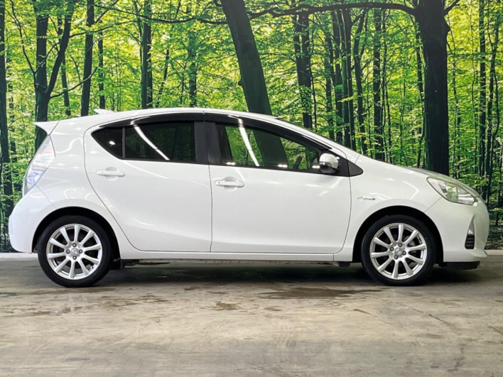 2013 Toyota Aqua DAA-NHP10 (UW-6a37567f9103a)[27]