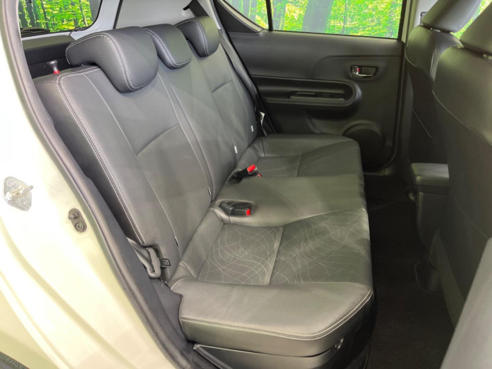 2013 Toyota Aqua DAA-NHP10 (UW-6a37567f9103a)[15]