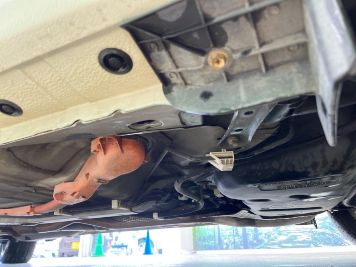 2013 Toyota Aqua DAA-NHP10 (UW-6a37567f9103a)[11]