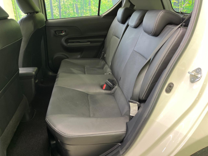2013 Toyota Aqua DAA-NHP10 (UW-6a37567f9103a)[10]
