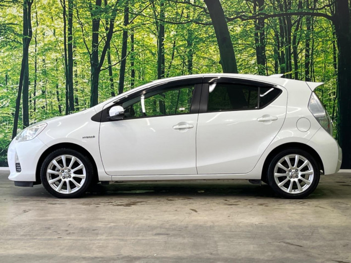 2013 Toyota Aqua DAA-NHP10 (UW-6a37567f9103a)[26]