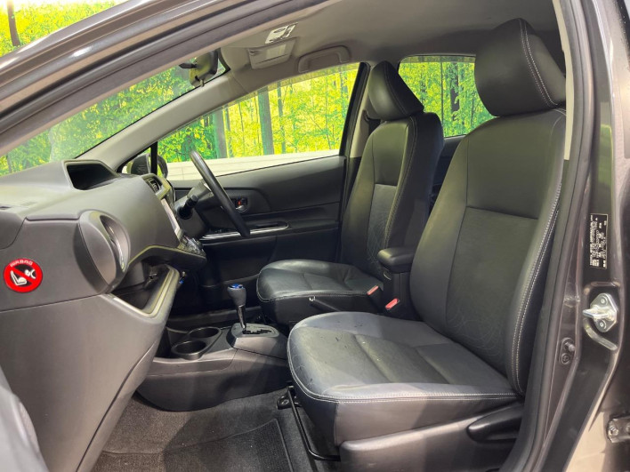 2013 Toyota Aqua DAA-NHP10 (UW-6a37567fd25d4)[19]