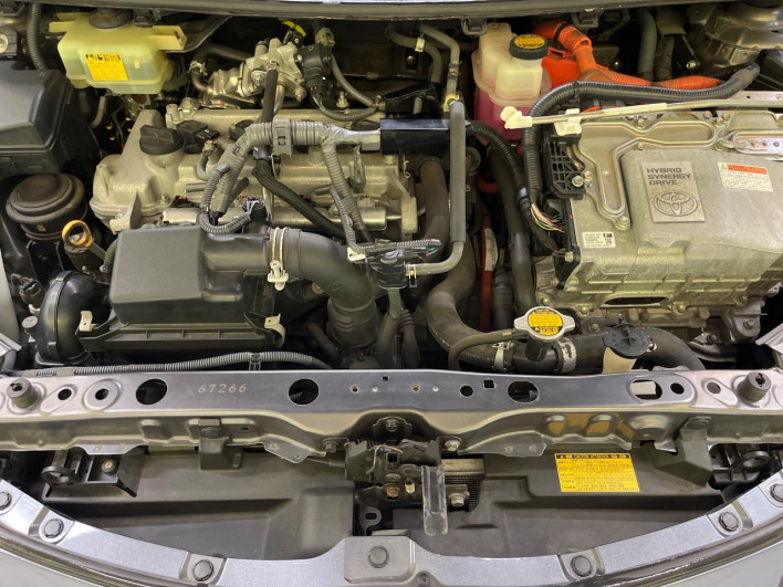 2013 Toyota Aqua DAA-NHP10 (UW-6a37567fd25d4)[17]