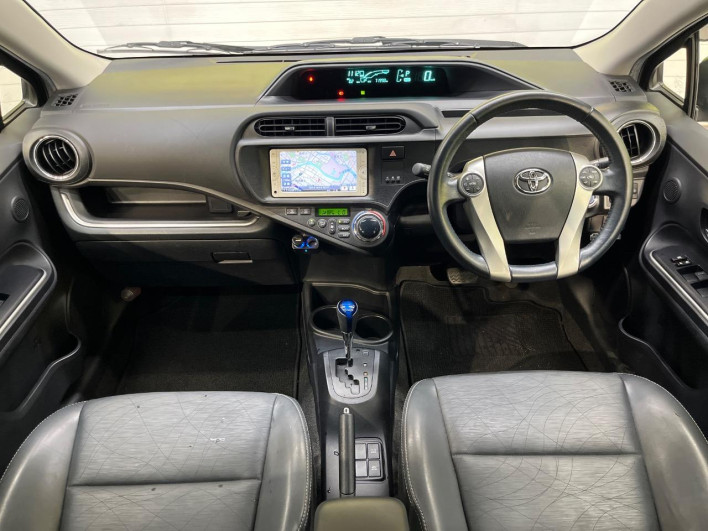 2013 Toyota Aqua DAA-NHP10 (UW-6a37567fd25d4)[20]