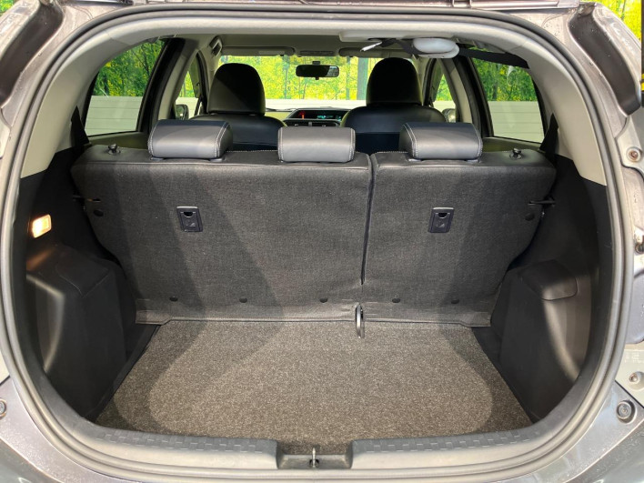 2013 Toyota Aqua DAA-NHP10 (UW-6a37567fd25d4)[13]
