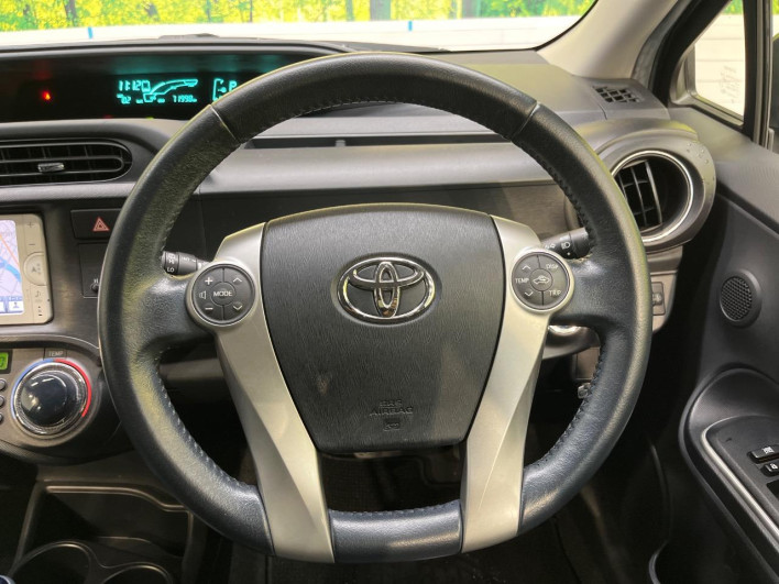2013 Toyota Aqua DAA-NHP10 (UW-6a37567fd25d4)[21]