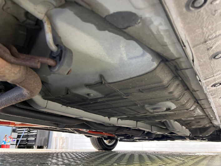 2013 Toyota Aqua DAA-NHP10 (UW-6a37567fd25d4)[12]
