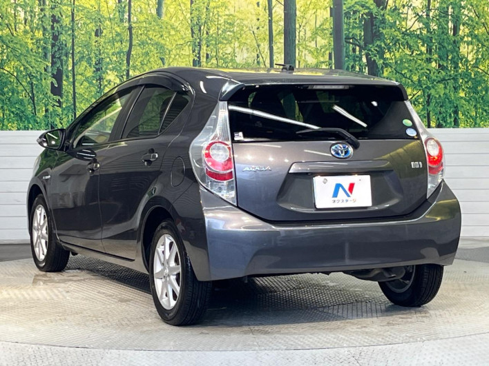 2013 Toyota Aqua DAA-NHP10 (UW-6a37567fd25d4)[7]