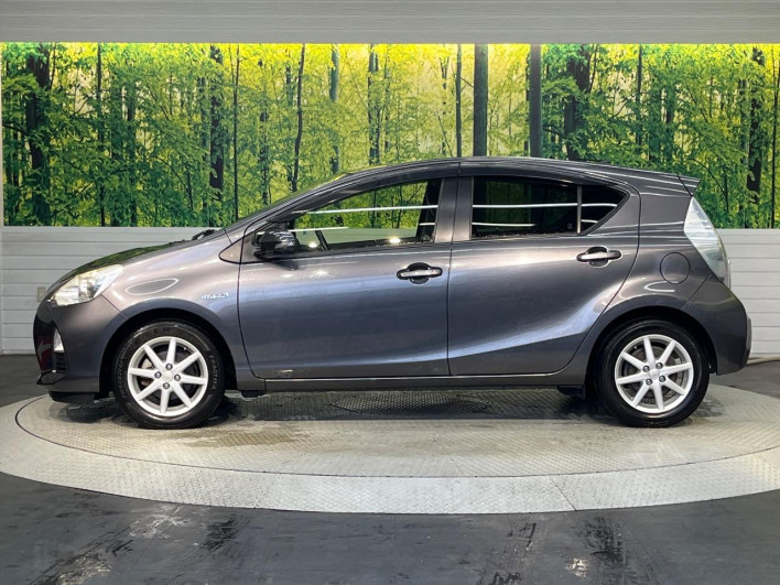2013 Toyota Aqua DAA-NHP10 (UW-6a37567fd25d4)[6]