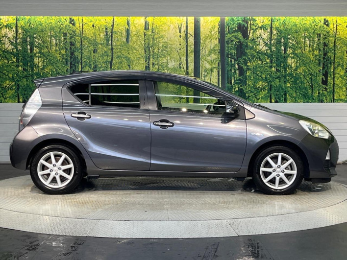 2013 Toyota Aqua DAA-NHP10 (UW-6a37567fd25d4)[23]