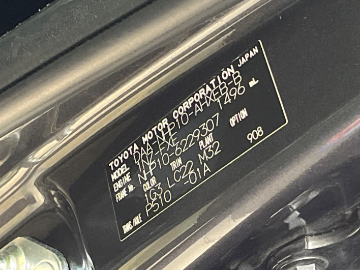 2013 Toyota Aqua DAA-NHP10 (UW-6a37567fd25d4)[1]