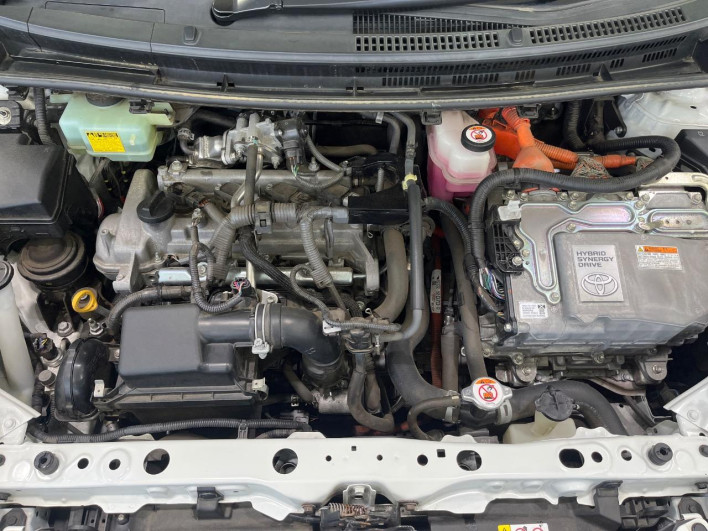 2017 Toyota Aqua DAA-NHP10 (UW-6a375684e1093)[4]