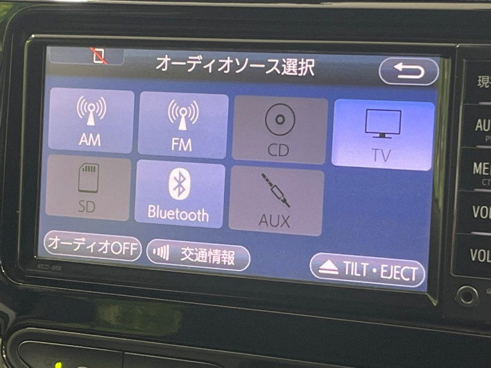 2017 Toyota Aqua DAA-NHP10 (UW-6a375684e1093)[17]