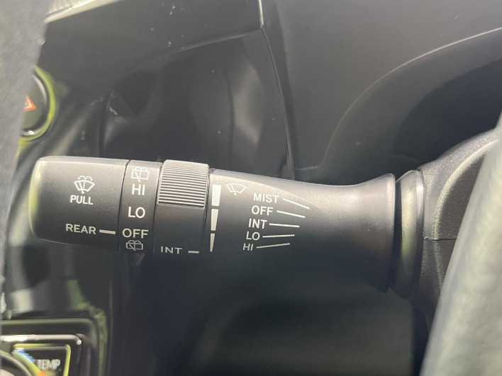 2017 Toyota Aqua DAA-NHP10 (UW-6a375684e1093)[24]