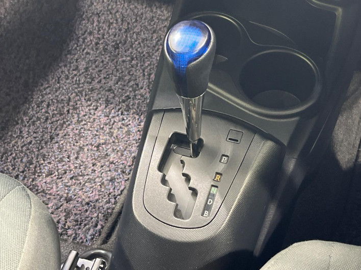 2017 Toyota Aqua DAA-NHP10 (UW-6a375684e1093)[20]
