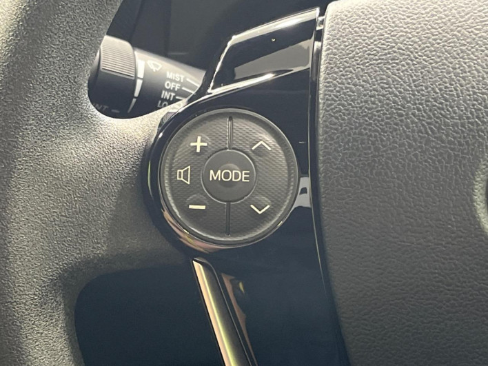 2017 Toyota Aqua DAA-NHP10 (UW-6a375684e1093)[22]