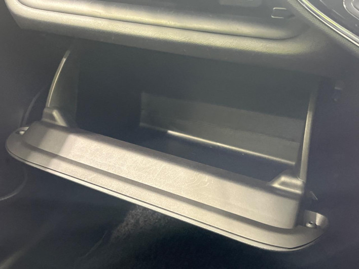 2017 Toyota Aqua DAA-NHP10 (UW-6a375684e1093)[19]