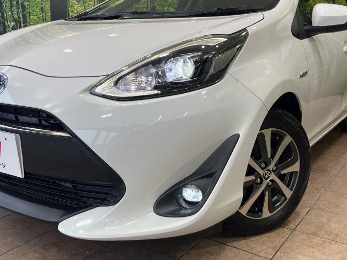 2017 Toyota Aqua DAA-NHP10 (UW-6a375684e1093)[8]