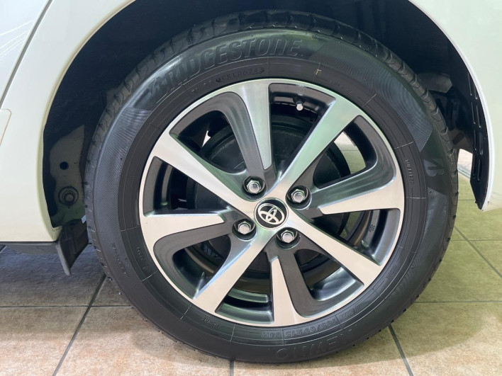 2017 Toyota Aqua DAA-NHP10 (UW-6a375684e1093)[13]