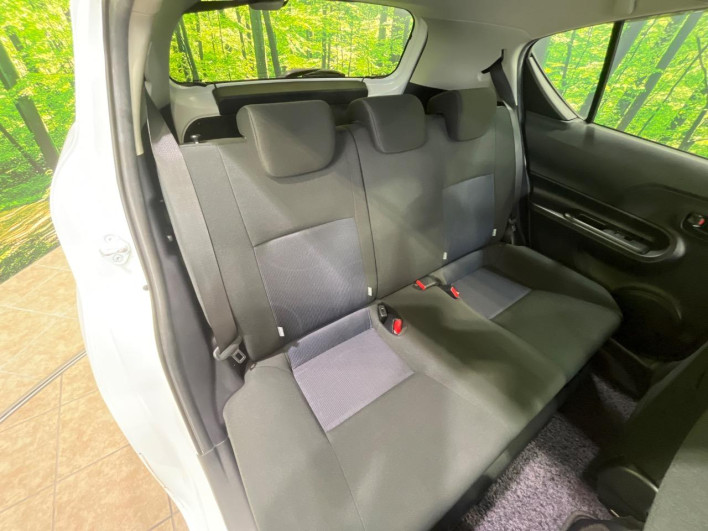 2017 Toyota Aqua DAA-NHP10 (UW-6a375684e1093)[7]
