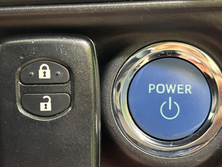 2017 Toyota Aqua DAA-NHP10 (UW-6a375684e1093)[27]