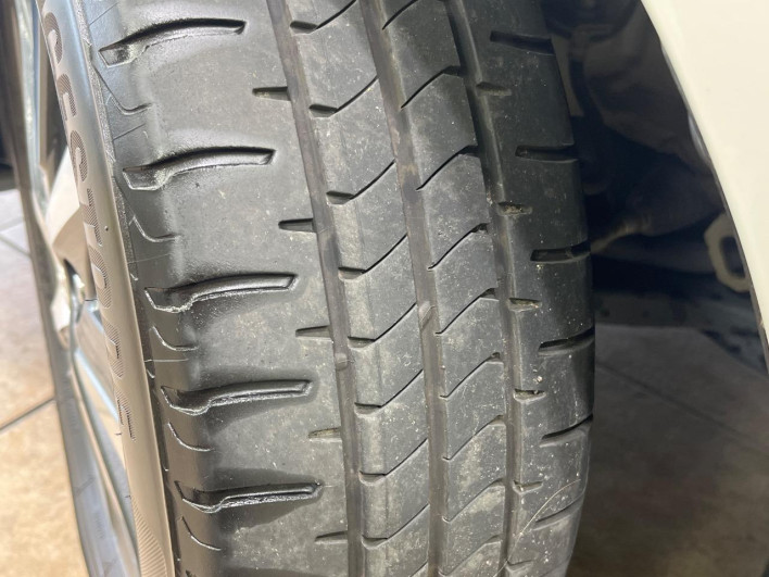 2017 Toyota Aqua DAA-NHP10 (UW-6a375684e1093)[11]