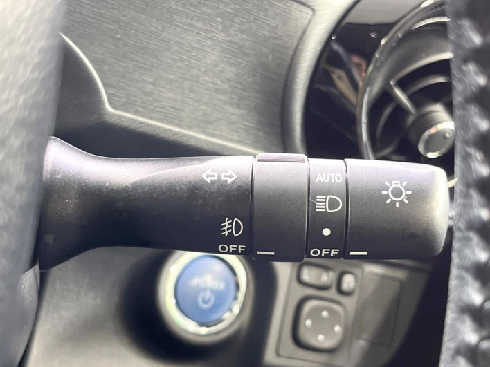 2019 Toyota Aqua DAA-NHP10 (UW-6a375686cfd3e)[18]