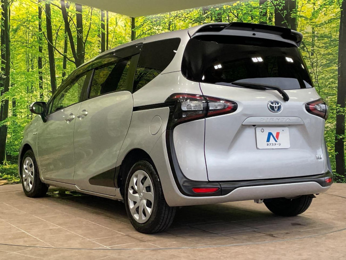 2015 Toyota Sienta DAA-NHP170G (UW-6a375687b67b7)[19]