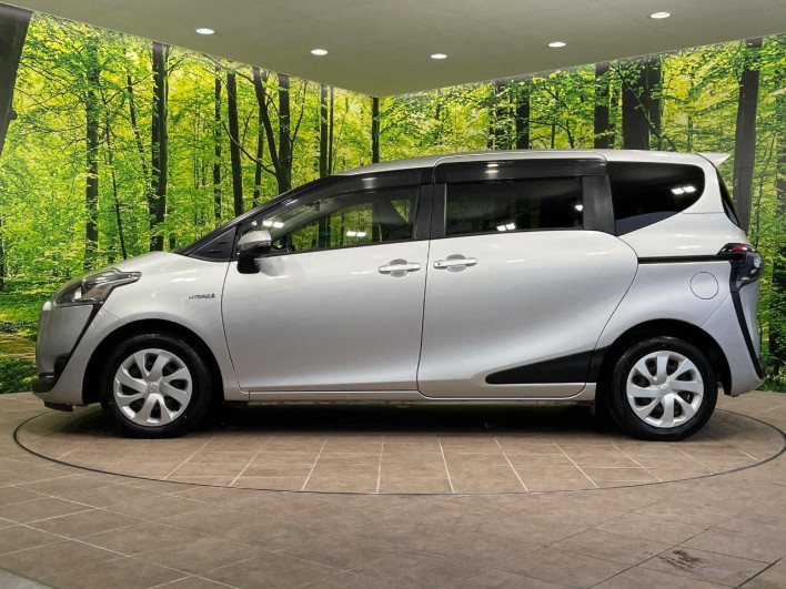 2015 Toyota Sienta DAA-NHP170G (UW-6a375687b67b7)[20]