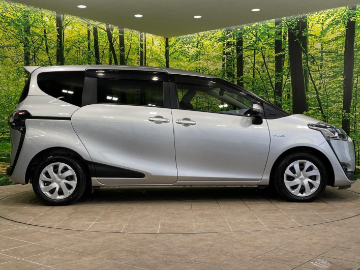 2015 Toyota Sienta DAA-NHP170G (UW-6a375687b67b7)[16]