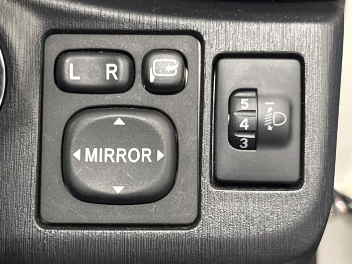 2014 Toyota Vitz DBA-NSP130 (UW-6a375689ec875)[15]