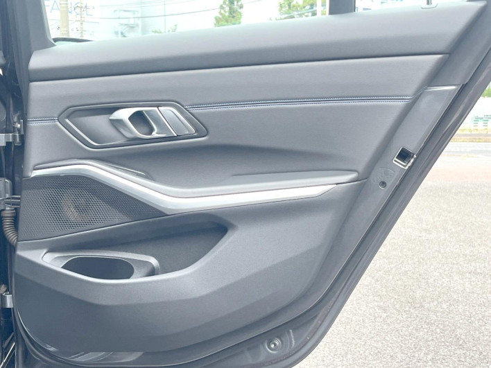 2019 BMW 3 Series 3BA-5F20 (UW-6a3756cdbda9a)[28]