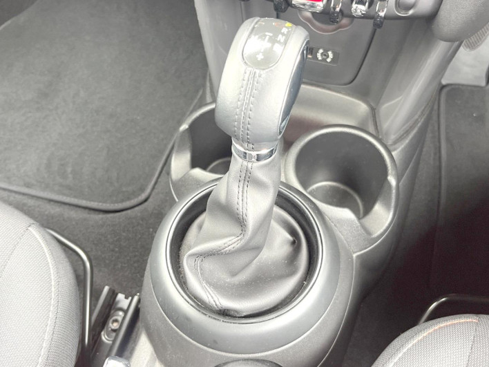 2018 Rover Mini DBA-XM15 (UW-6a3756d56f7b1)[11]