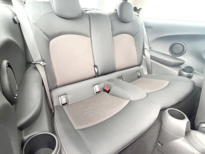 2018 Rover Mini DBA-XM15 (UW-6a3756d56f7b1)[18]