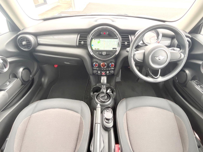 2018 Rover Mini DBA-XM15 (UW-6a3756d56f7b1)[21]