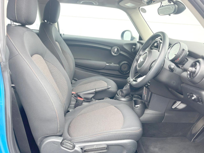 2018 Rover Mini DBA-XM15 (UW-6a3756d56f7b1)[14]
