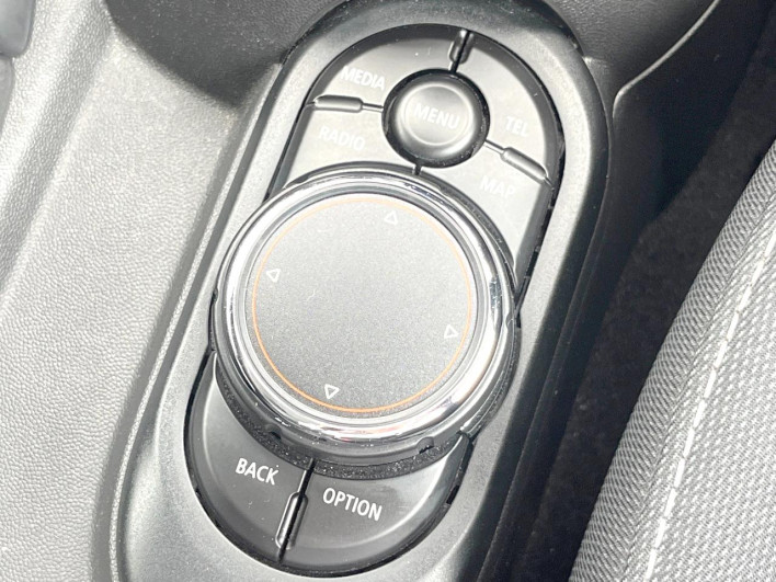 2018 Rover Mini DBA-XM15 (UW-6a3756d56f7b1)[12]