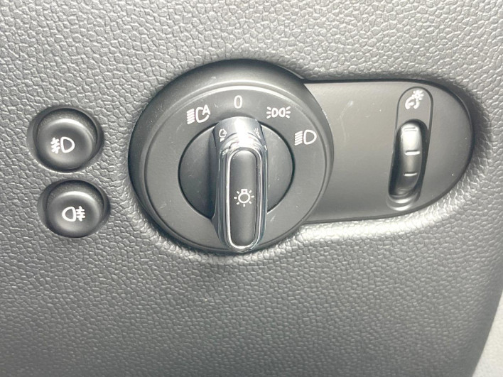 2018 Rover Mini DBA-XM15 (UW-6a3756d56f7b1)[13]