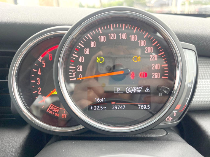 2019 Rover Mini LDA-XN15M (UW-6a3756d5acacf)[11]