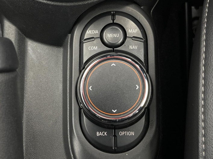 2019 Rover Mini DBA-XR15M (UW-6a3756d6dab7f)[21]